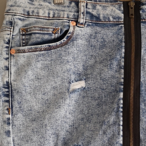 Distressed denim skirt, size 14 - Picture 2 of 2